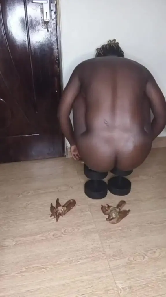 Dumpbell poo position